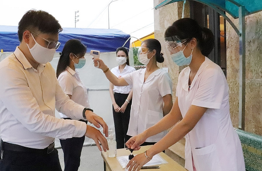 Hà Nội quyết tâm thực hiện tốt nhiệm vụ kép: “vừa chống dịch, vừa sản xuất kinh doanh an toàn”